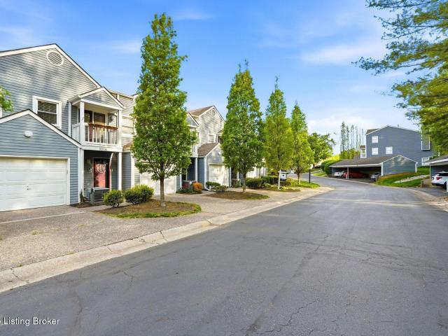 Townhouse for sale in Prospect, Kentucky