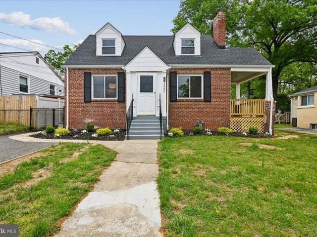 House for sale in Whiteley, Hyattsville