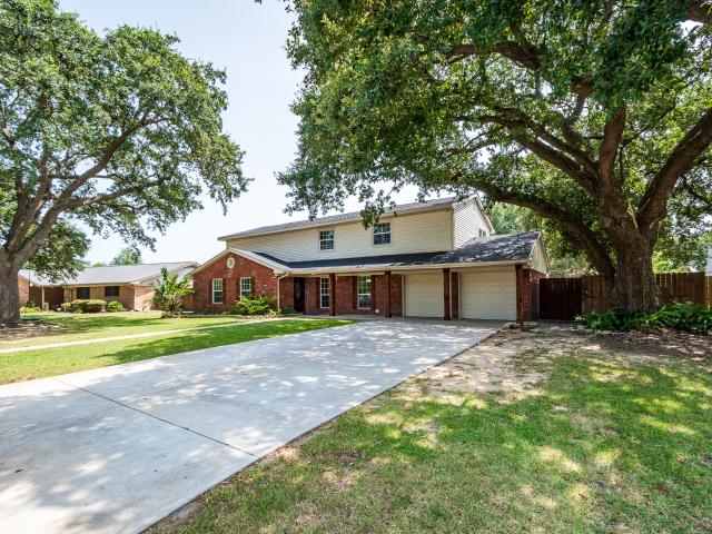 House for sale in Country Club Oaks, Baytown