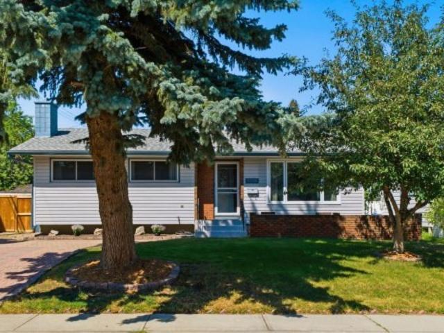 House for sale in Varsity, Calgary