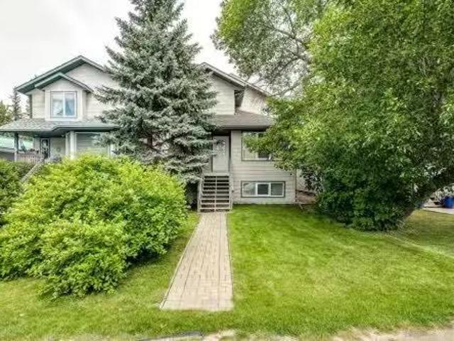 House for sale in Sylvan Lake, Alberta