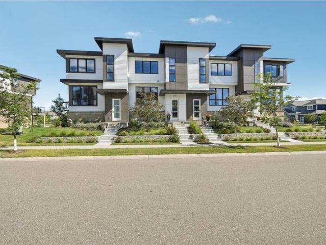 Townhouse for sale in Lakeville