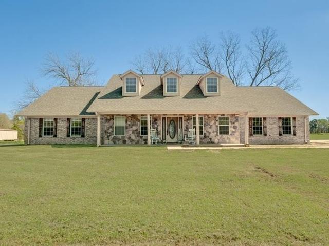 House for sale in Elkhart, Texas