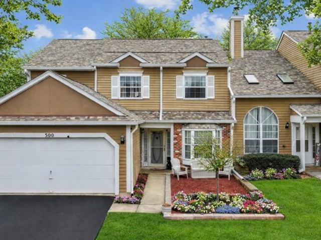 Townhouse for sale in Streamwood, Illinois
