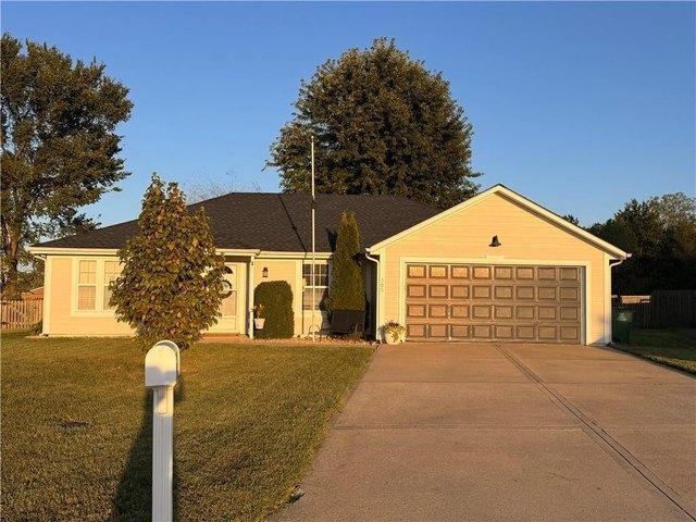 House for sale in Green Meadows, Peculiar