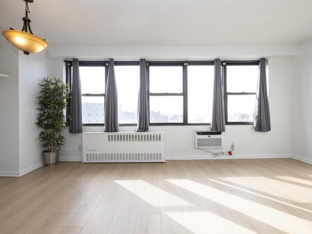 Condo for sale in Hudson, New Jersey
