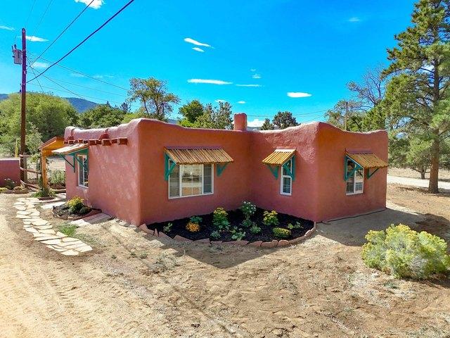 House for sale in Taos, Taos County
