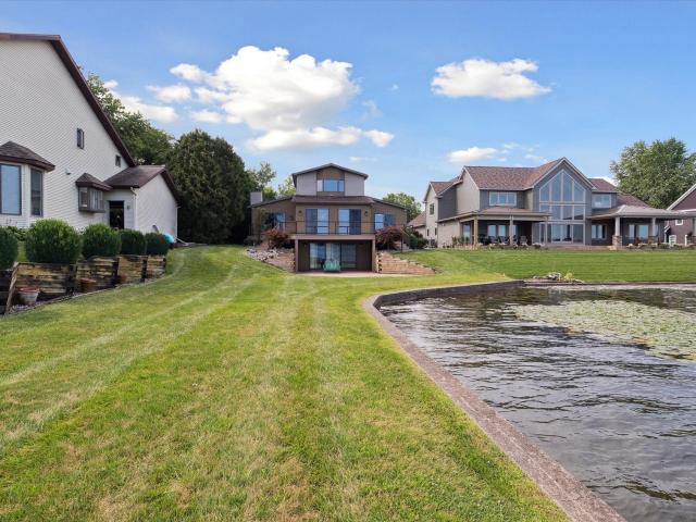 House for sale in Syracuse, Indiana