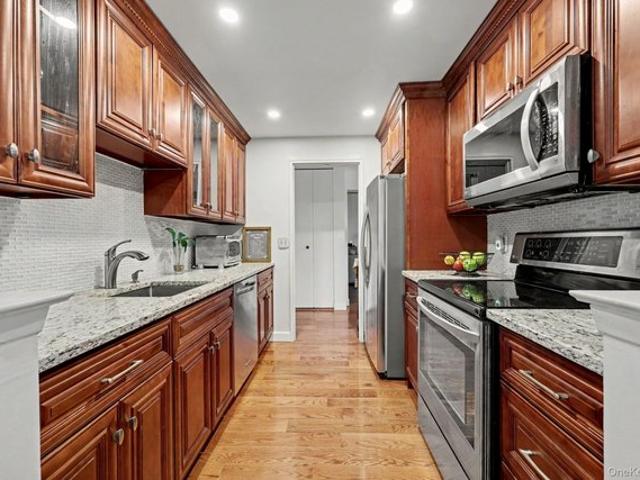 Condo for sale in Hartsdale, New York