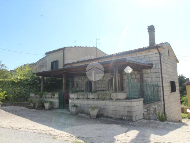 Villa Indipendente in affitto a Vinchiaturo, Molise