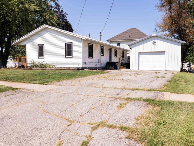 House for sale in Chariton, Iowa