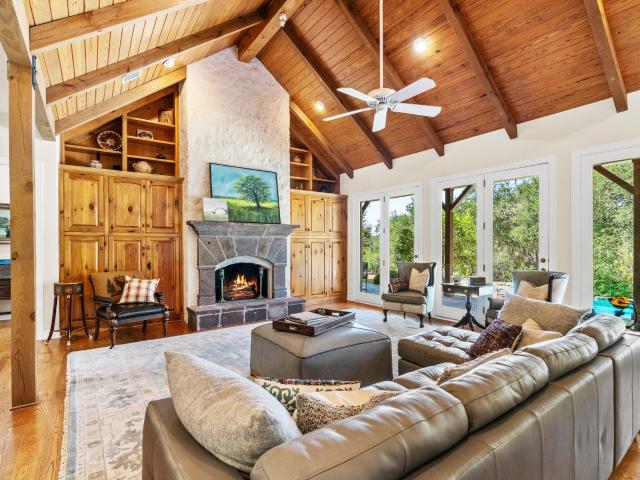 House for sale in Driftwood