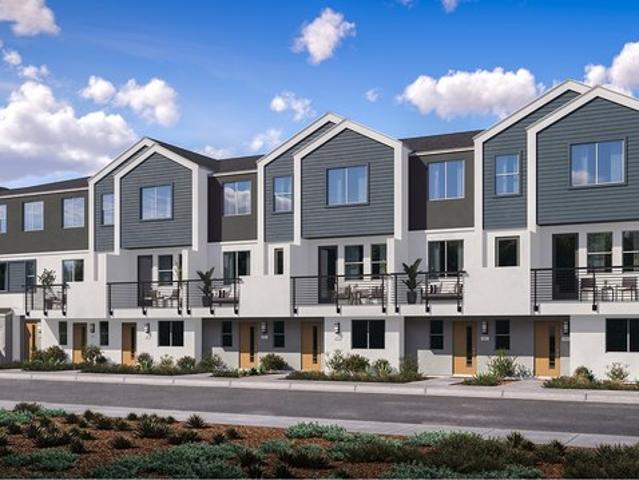 Townhouse for sale in Carson, California