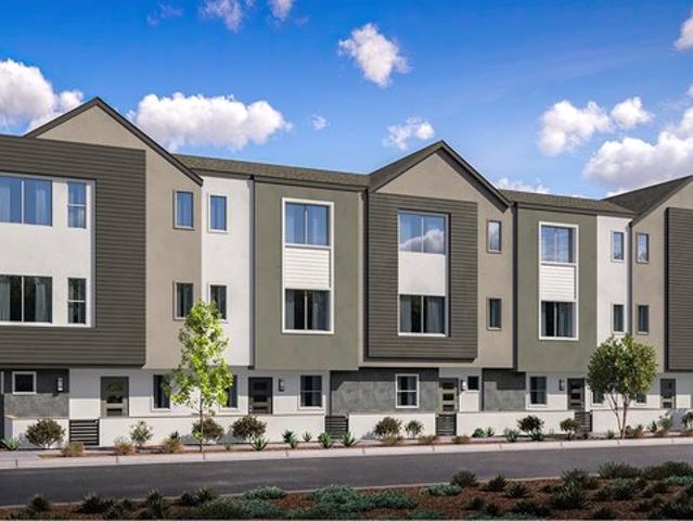 Townhouse for sale in Carson, California