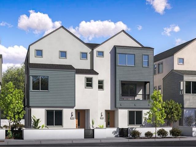 Townhouse for sale in Carson, California