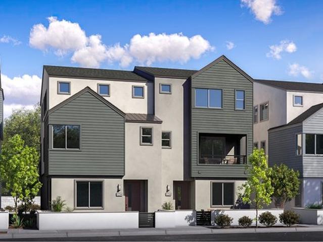 Townhouse for sale in Carson, California