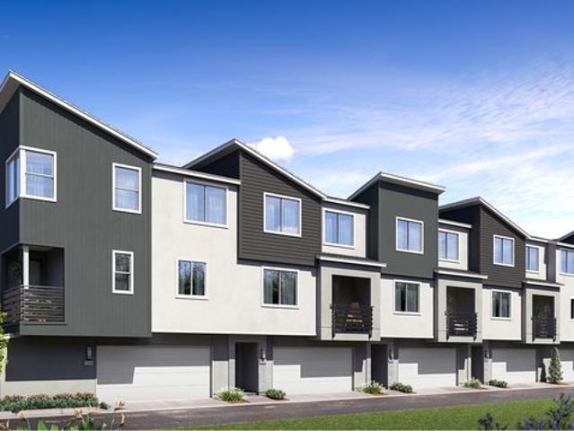 Townhouse for sale in Carson, California