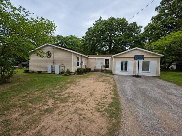 House for sale in Henderson, Texas