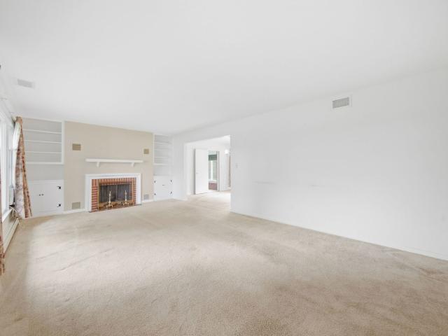House for sale in Mchenry, Illinois