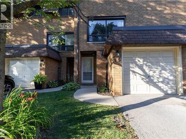 Townhouse for sale in Ancaster, Ontario