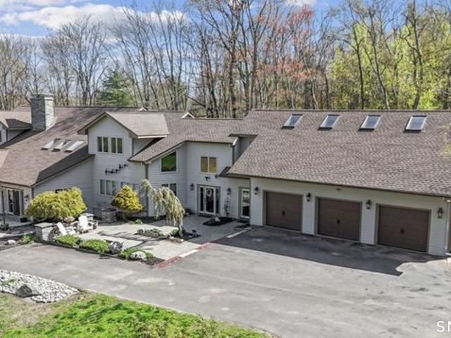 House for sale in Suffield, Connecticut
