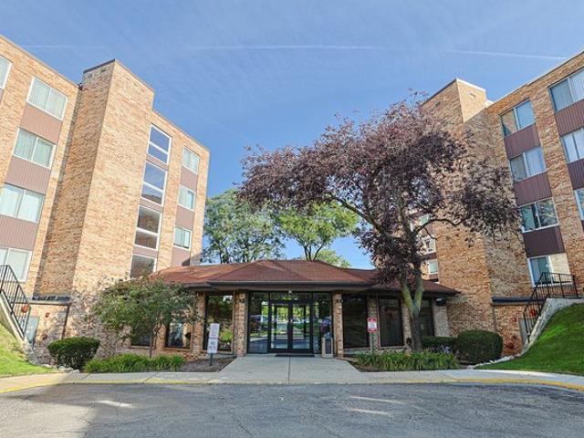 Condo for sale in Mount Prospect, Illinois