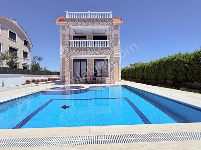 Serik, Kadriye Mahallesi içerisinde kiralık Villa