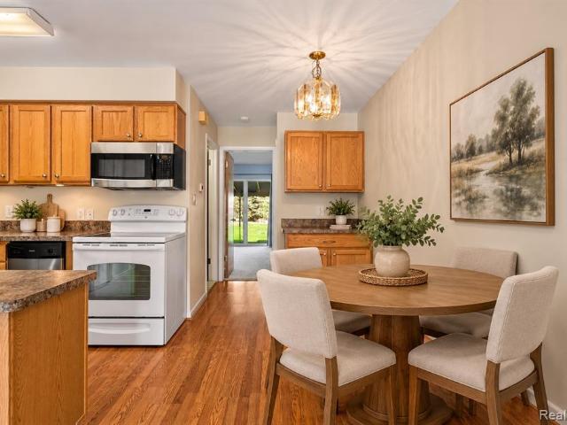 Condo for sale in Leisure Co-Ops, Wixom