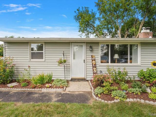 House for sale in Sunshine Acres, Independence Charter Township