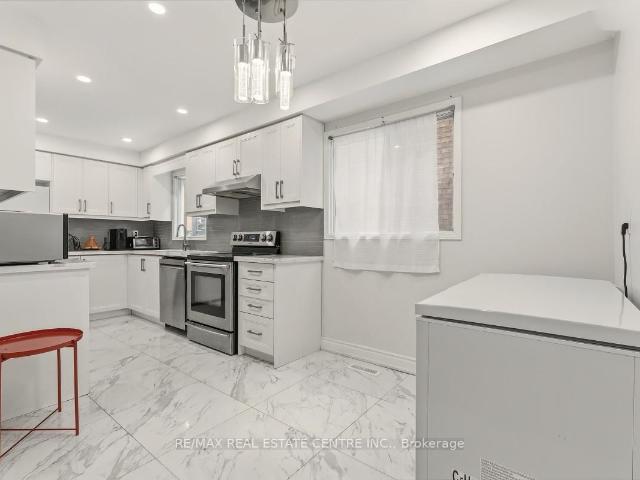 Townhouse for sale in Woburn, Ontario