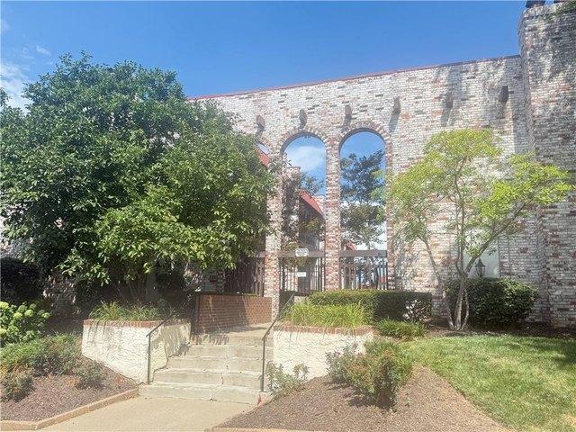 Condo for sale in Kansas City, Missouri