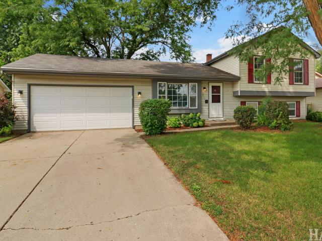 House for sale in Mchenry, Illinois