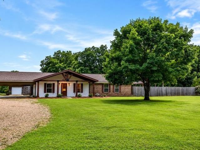 House for sale in Aberdeen, Mississippi