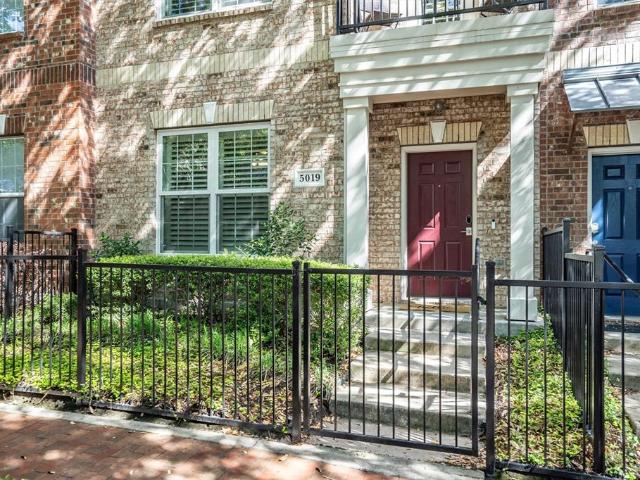 Townhouse for sale in Addison, Texas