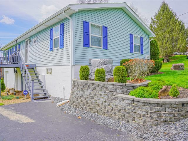 House for sale in Edinburg, Pennsylvania