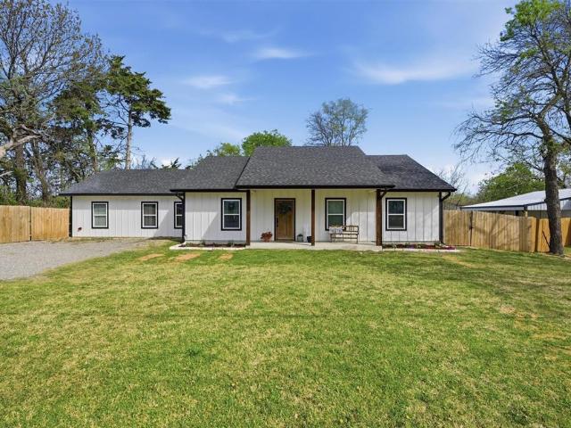 House for sale in Tom Bean, Texas