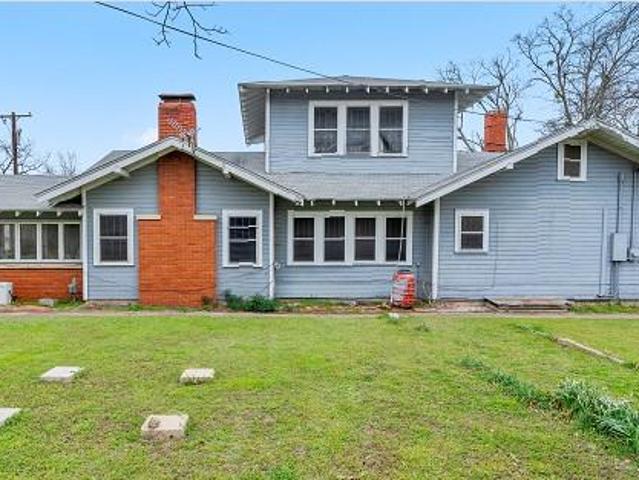 House for sale in Milam, Texas