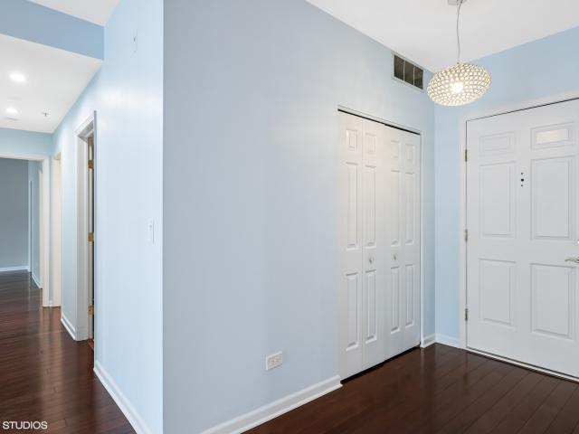 Condo for sale in Glen Ellyn