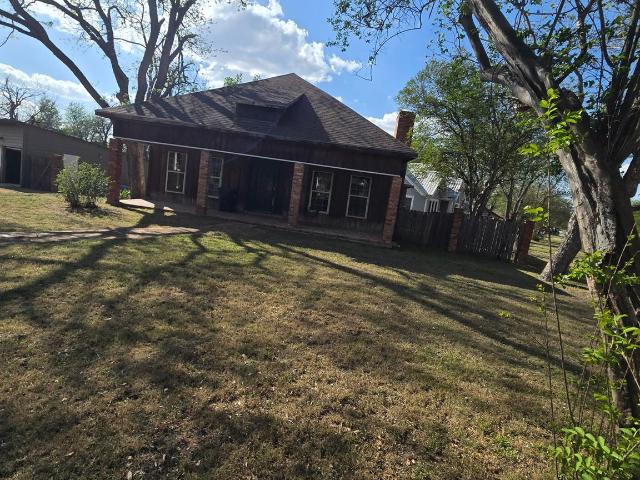 House for sale in Milam, Texas