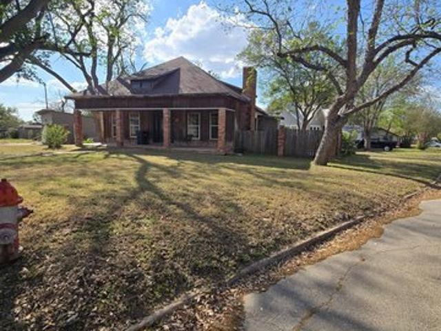 House for sale in Milam, Texas