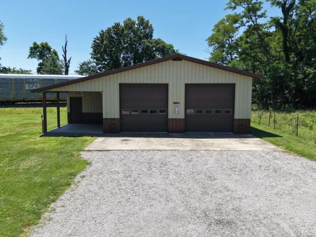 House for sale in Waltonville, Illinois