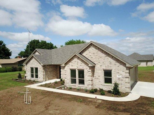 House for sale in Lindsay, Texas