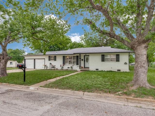 House for sale in Bowie, Texas