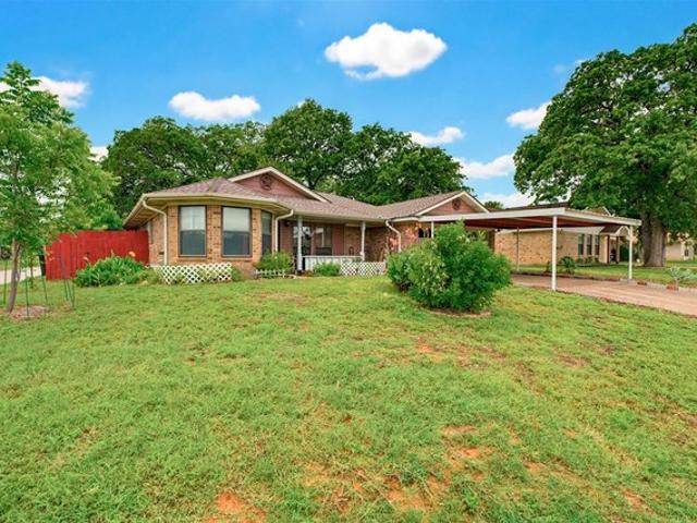 House for sale in Milam, Texas