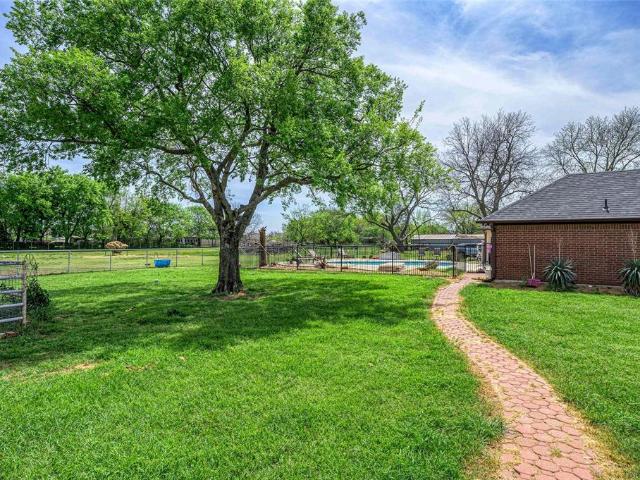 House for sale in Tioga, Texas