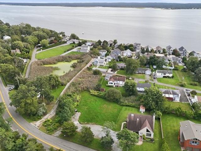 Land for sale in Aquebogue, New York