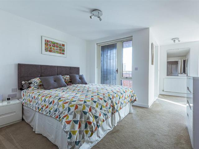 Apartment for rent in Locksley Estate, Limehouse