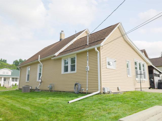 House for sale in Burlington, Des Moines County