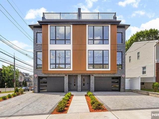 Townhouse for sale in Cliffside Park, New Jersey