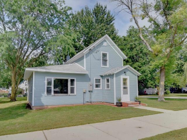 House for sale in Graettinger, Iowa